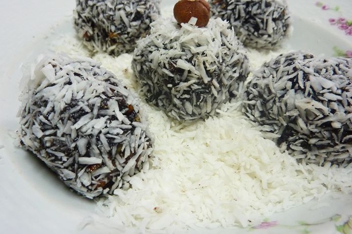 Raw makovo – kokosové guličky